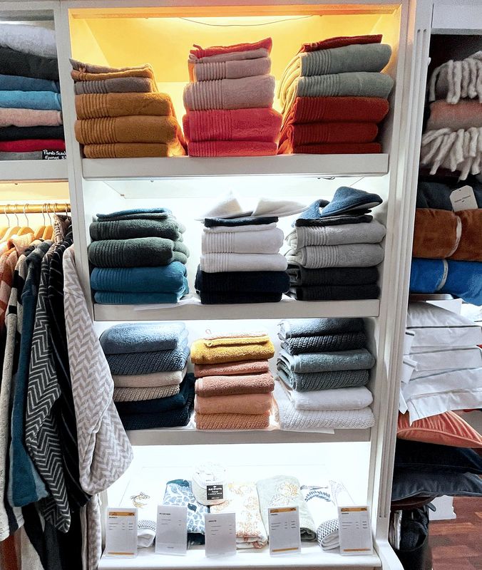 Les éponges pliées par couleur
